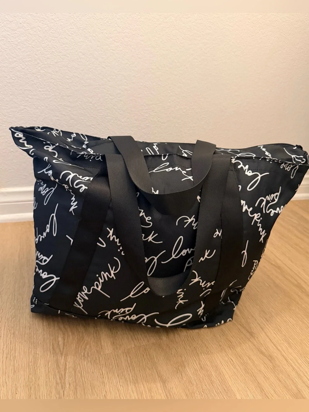 🆕 NWOT Victoria’s Secret Black Love PINK Zipper Tote Bag